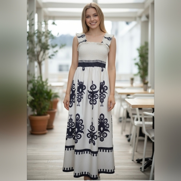 Elegant White and Black Maxi Dress.Size M - Picture 2 of 10